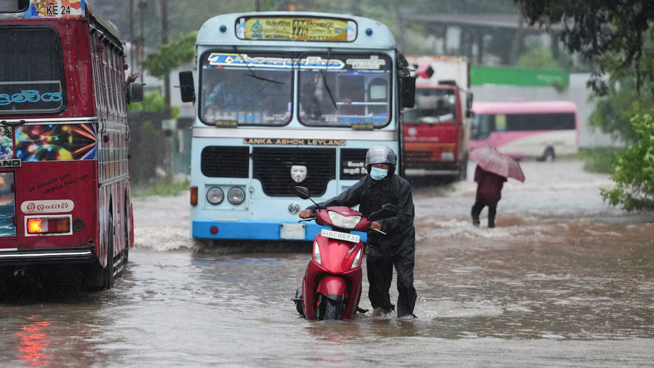 শ্রীলঙ্কা ও ইন্দোনেশিয়ায় বন্যা বৃষ্টিতে ৩৭১ জন নিহত