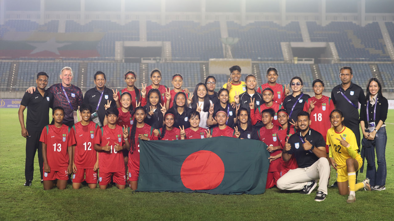 ঋতুপর্ণাদের বেতন ১০০ ভাগ বাড়ানোর চেষ্টা ক্রীড়া উপদেষ্টার